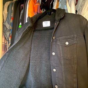 Old navy black jean jacket with Sherpa lining